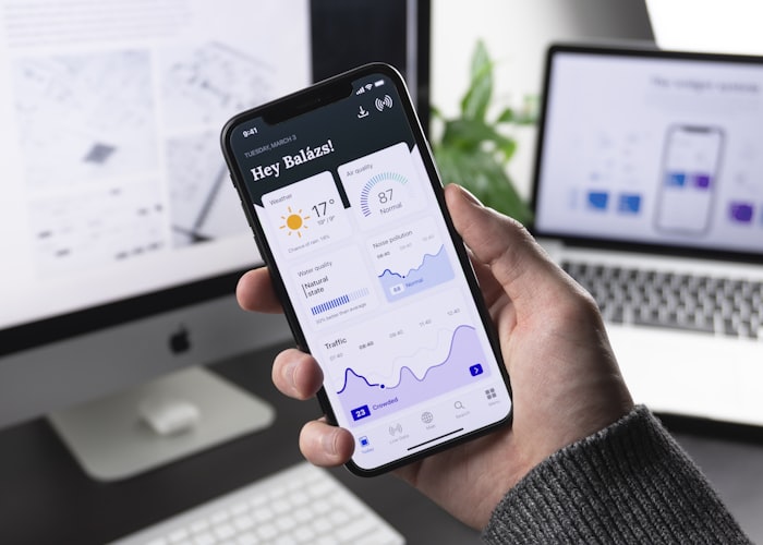三亿体育手机版App在iPhone和安卓设备上的展示截图